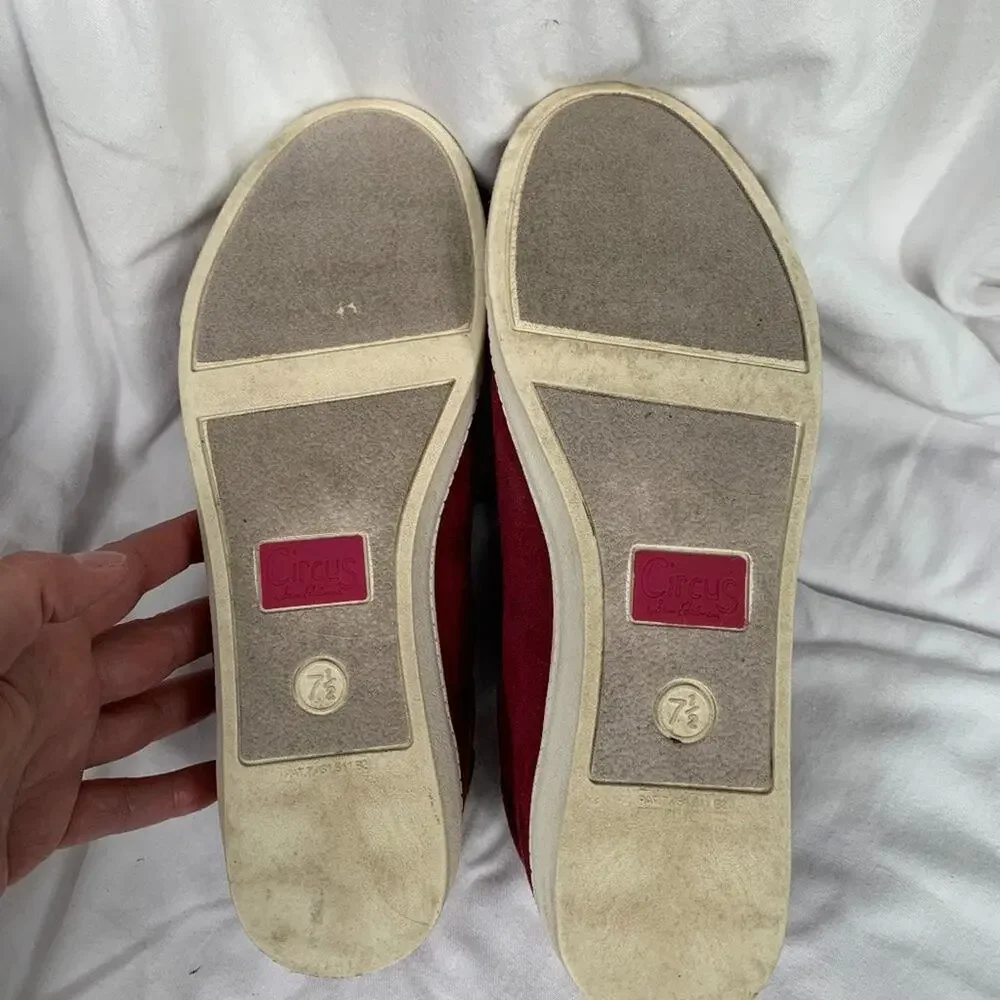 Sam Edelman Circus Carmela Womens Size 7 Sneaker Cranberry Shoes Pom Poms